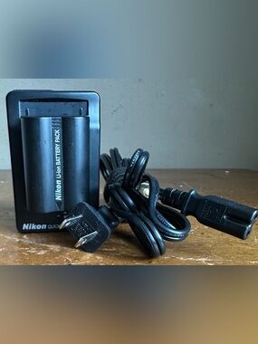 OEM Genuine Nikon MH-18a Quick Battery Charger w/ Nikon EN-EL3A Battery